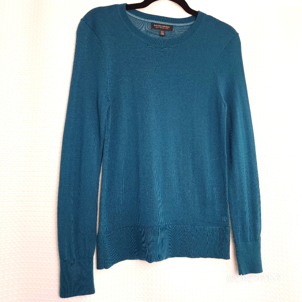 NWOT  100% MERINO WOOL LONG SLEEVED TEAL SWEATER BY BANANA REPUBLIC - SIZE SMALL